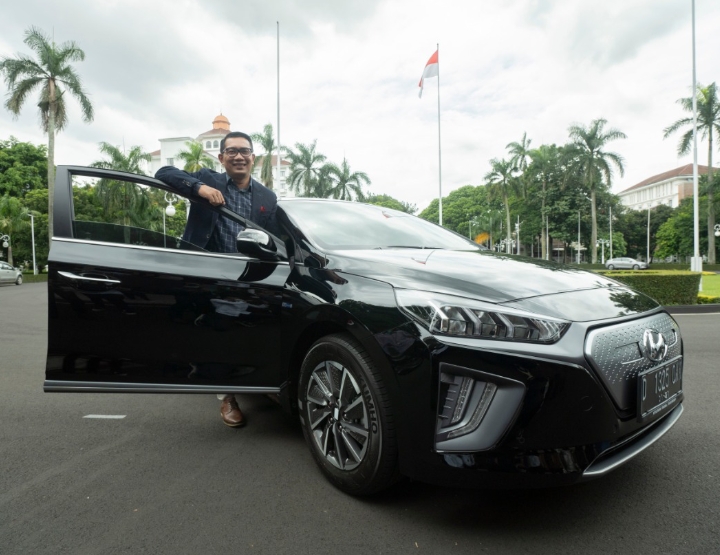 Mulai 2021 Kendaraan Dinas Gubernur dan Wagub Jabar Beralih ke Mobil Listrik