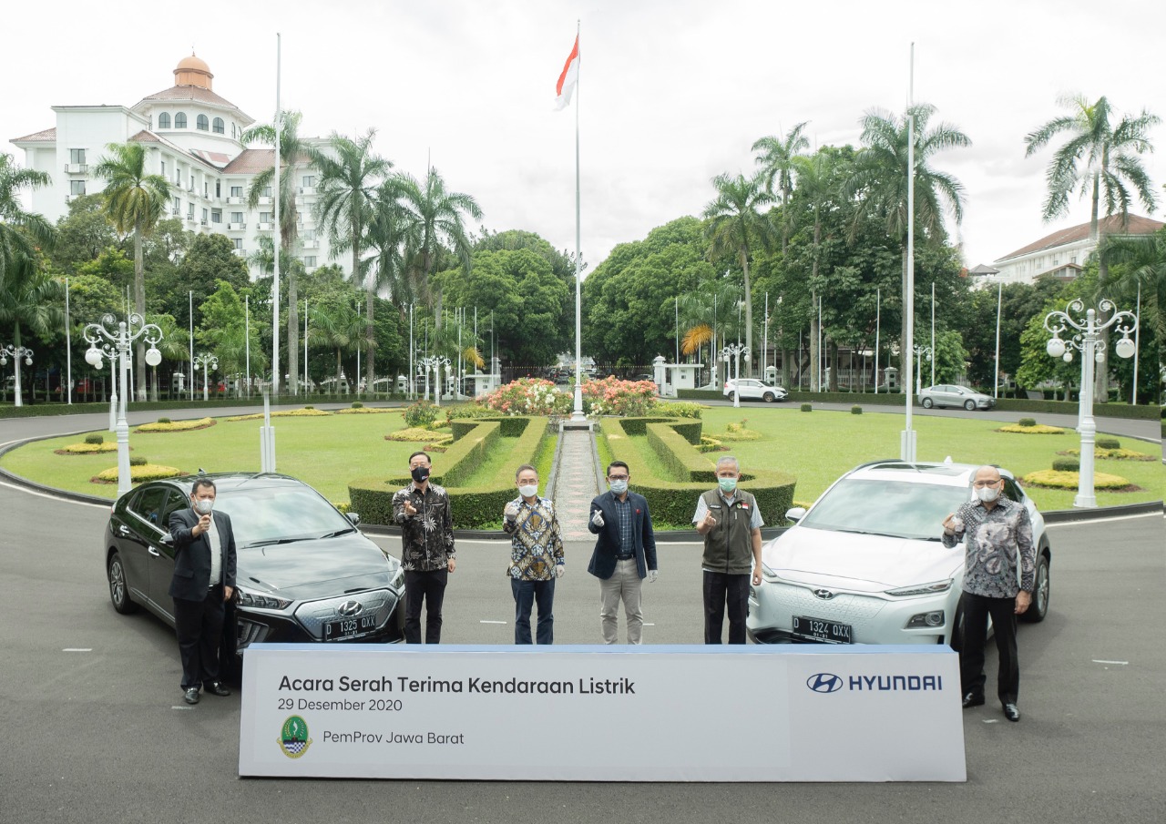 Pemprov Jabar Resmikan IONIQ Electric dan KONA Electric sebagai Kendaraan Dinas