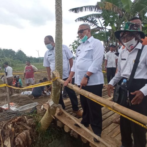 Bupati Acep Tinjau Lokasi Jembatan Ambruk di Desa Sukajaya, Kec. Cimahi