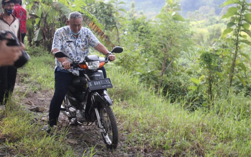 Bupati Tinjau Sarpras di Dusun Patapan Desa Sukadana Ciawigebang