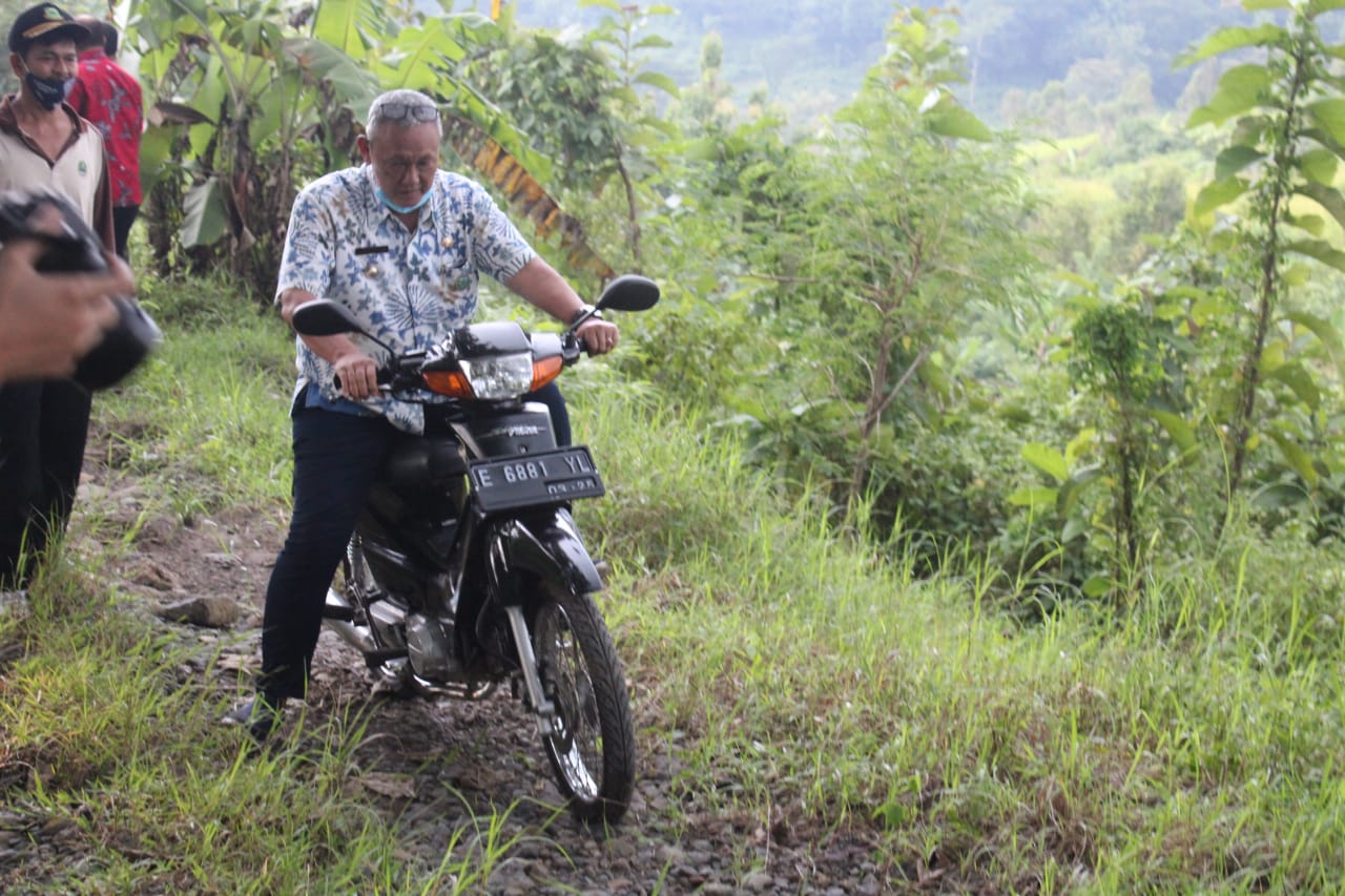 Bupati Tinjau Sarpras di Dusun Patapan Desa Sukadana Ciawigebang ...