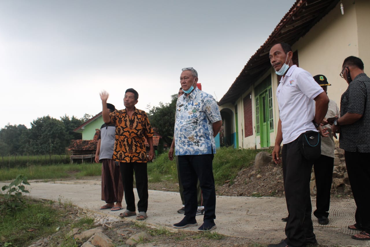 Bupati Tinjau Sarpras di Dusun Patapan Desa Sukadana Ciawigebang ...