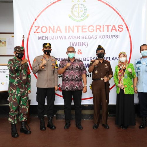 Lawan Korupsi, Bupati dan Kajari Kuningan Teken Piagam Komitmen Zona Integritas WBK