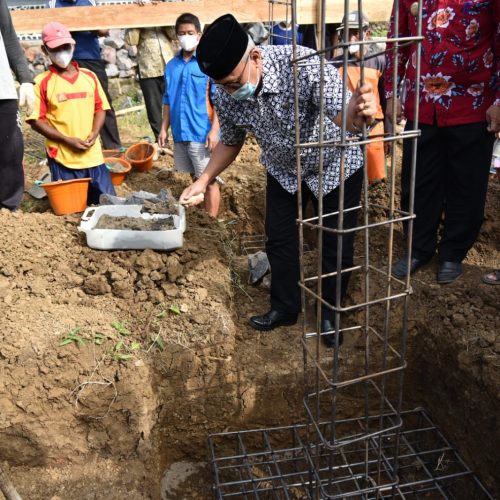 Bupati Acep Hadiri Peletakan Pembangunan Masjid di Desa Cikahuripan