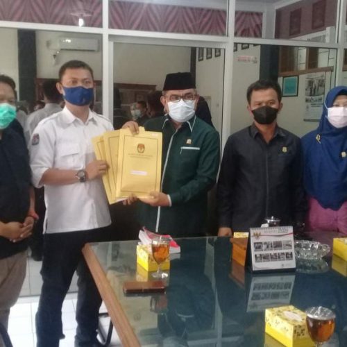 KPU Kuningan Serahkan Berkas PAW Anggota DPRD F-PKS