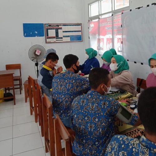 SMK Cibening Cibingbin Sukses Gelar Vaksinasi