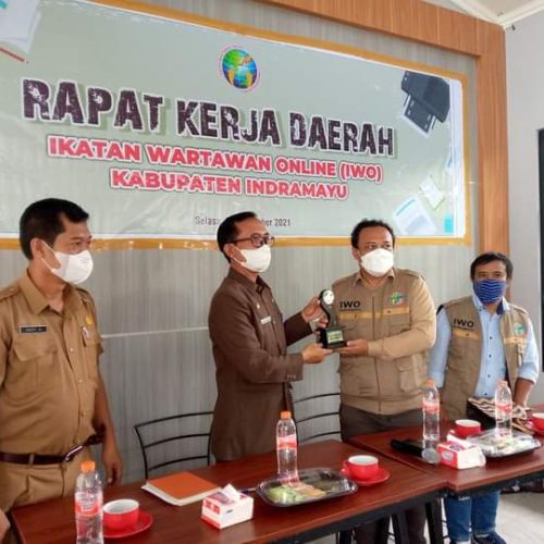 Kepala Diskominfo Indramayu Buka Rakerda IWO Indramayu