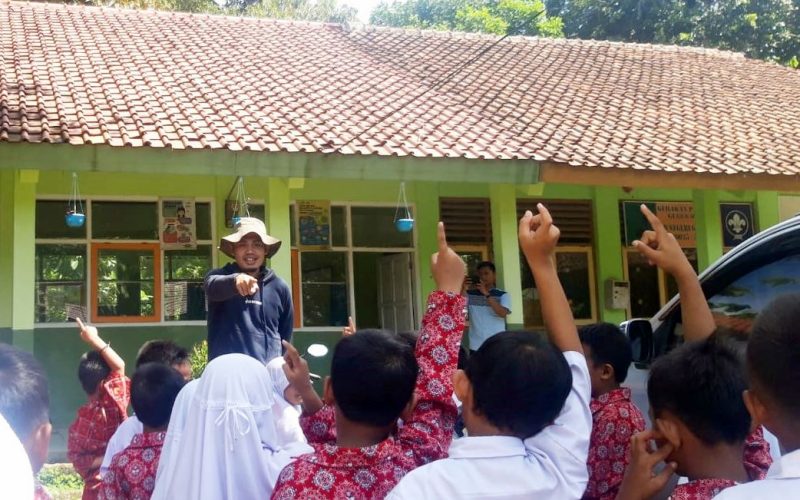 Rintisan Kampung Inggris Ajak Siswa SDN Garahaji Belajar Bahasa dan Lingkungan Hidup