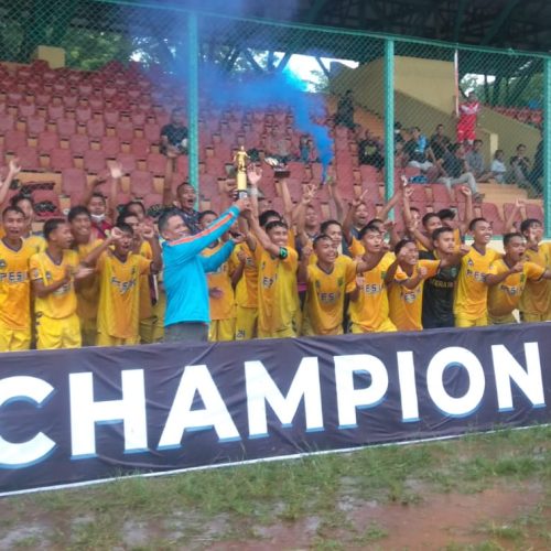 Puncaki Klasemen Liga TopSkor: Pesik Kuningan U-17 Raih Trofi Juara