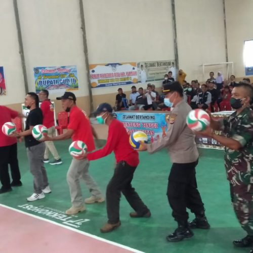 14 Tim Bersaing di Semi Open Putra Turnamen Volleyball, Perebutkan Piala Bupati