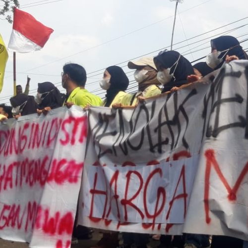 Aksi Unjukrasa Mahasiswa Padati Kantor DPRD Kuningan