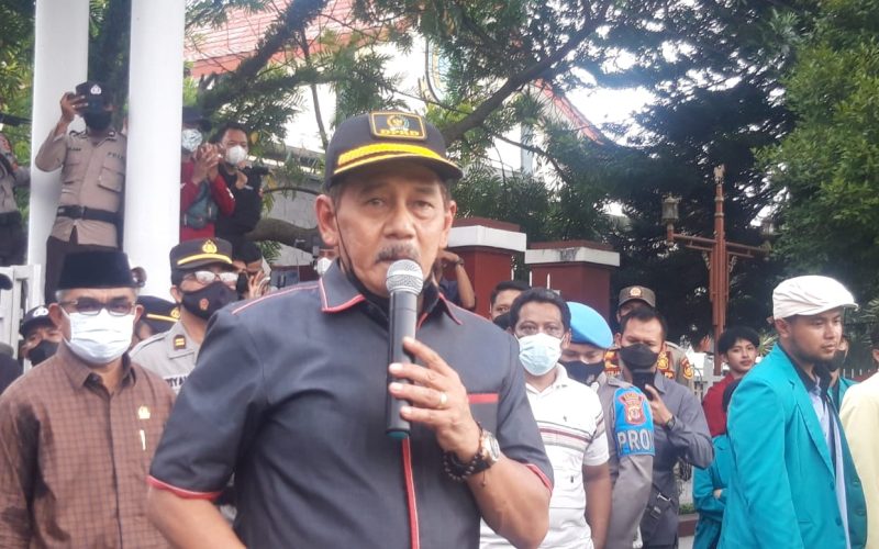 Hasil Negoisasi Alot, Pimpinan DPRD Kuningan Akhirnya Terima Audiensi dengan Mahasiswa