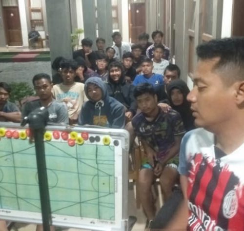 Coach Satria Nurzaman: Pemain Pesik Kuningan U-18 Harus Kerja Keras dan Agresif