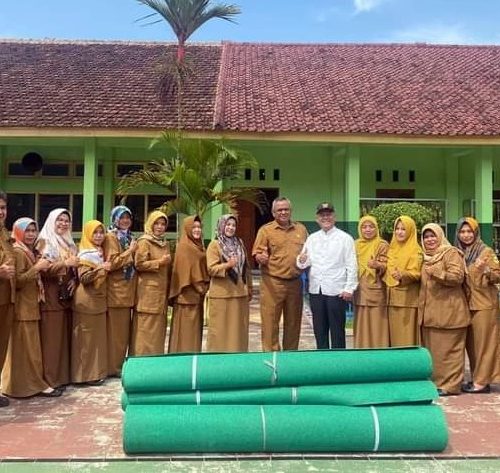 BAZNAS Kuningan Bantu Fasilitas Ibadah di SMPN 1 Kadugede