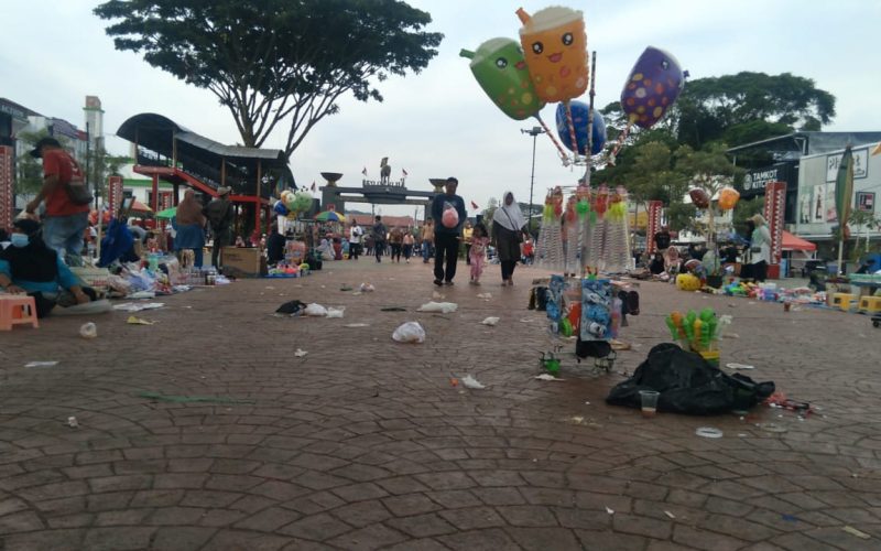 Imbas Ribuan Warga Hadiri Karnaval Budaya, Banyak Sampah Berserakan