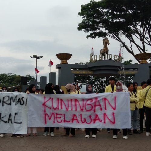 Mimbar Bebas Tolak Kenaikan BBM Hingga Beri Gelar ‘Jokow! The King of Burubus’