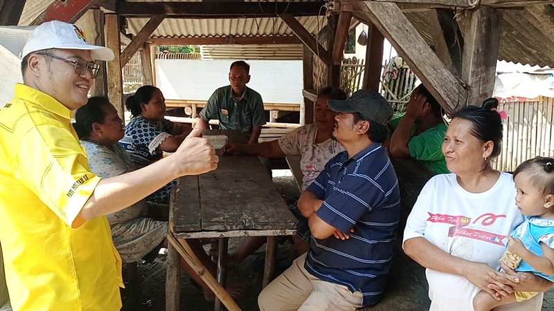 Safari Menyapa Warga, Bacaleg Dapil 3 Partai Golkar Yadi Mulyadi Disambut Antusias oleh Warga di Desa Cipakem