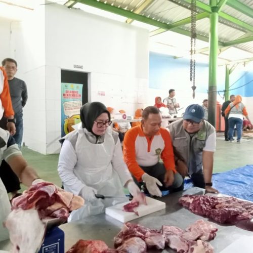 LKKS Kuningan Bagikan Daging Kurban untuk Lembaga Kesejahteraan Sosial Anak dan Warga Sekitar Kantor