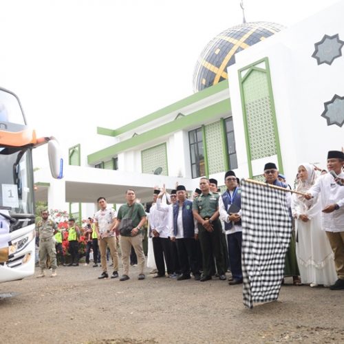 Sekda Dian Lepas 324 Calon Jemaah Haji Kloter 13