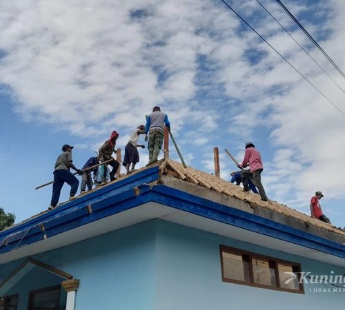 Warga Dusun Babakan Kidul Desa Galaherang Gotong Royong Renovasi Mushola