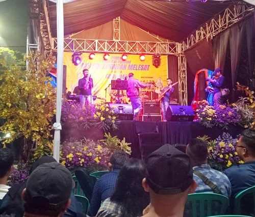 Apresiasi Kerja Relawan, Pasangan Dirahmati Gelar Panggung Ngopi Bari Ngeband