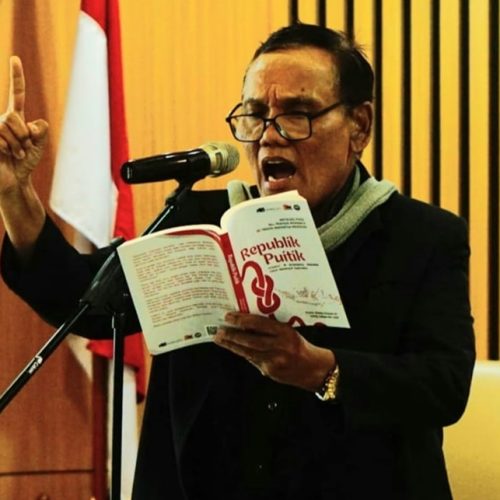 Buku Antologi Puisi Republik Puitik Diluncurkan, Penyair Pulo Lasman Simanjuntak: Sajakku Menulis Indonesia Makin Gelap