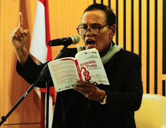 Buku Antologi Puisi Republik Puitik Diluncurkan, Penyair Pulo Lasman Simanjuntak: Sajakku Menulis Indonesia Makin Gelap