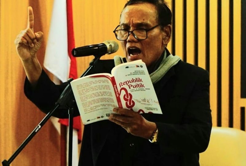 Buku Antologi Puisi Republik Puitik Diluncurkan, Penyair Pulo Lasman Simanjuntak: Sajakku Menulis Indonesia Makin Gelap